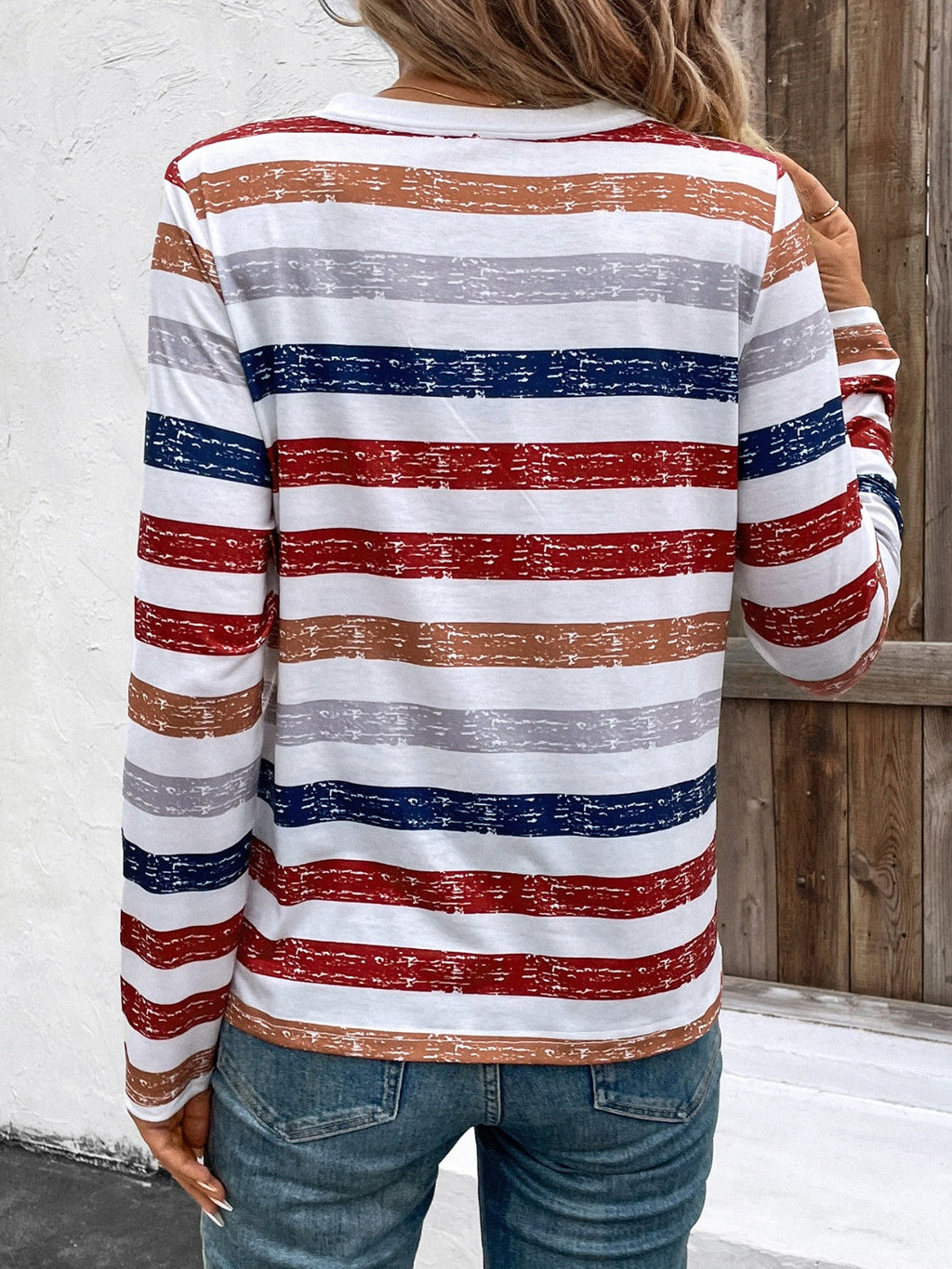 Effortlessly Elegant T-Shirt with a Timeless Design