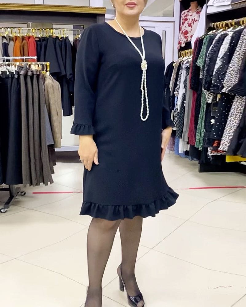 Beautifully Finished Dress in a Timeless Design
