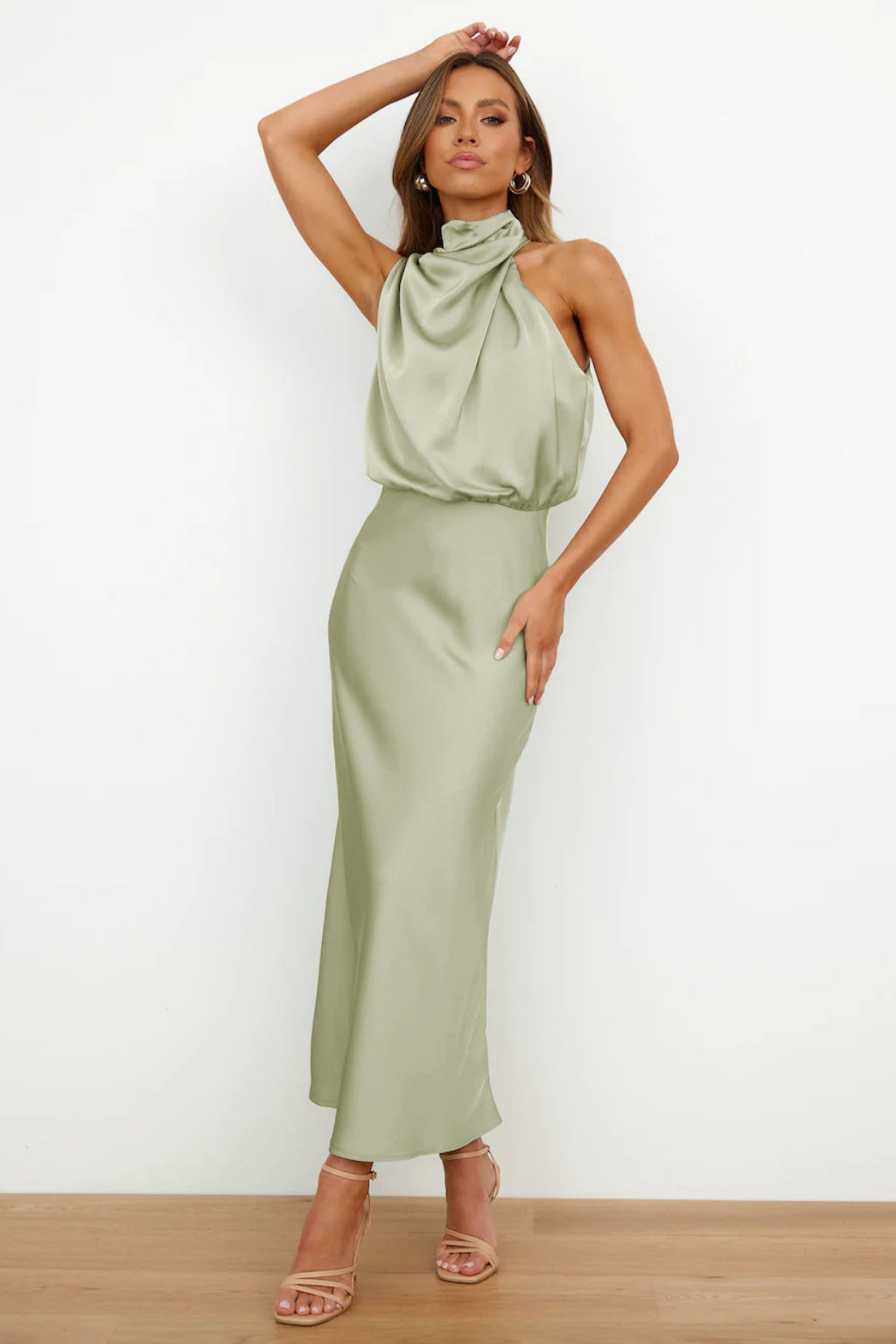 Well Tailored Dress with a Graceful Silhouette