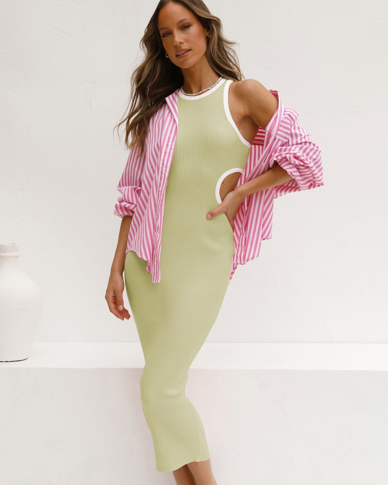 Effortlessly Elegant Dress with a Timeless Design