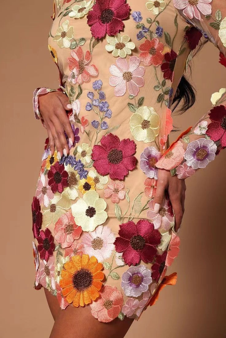 Beautifully Finished Dress in a Timeless Design