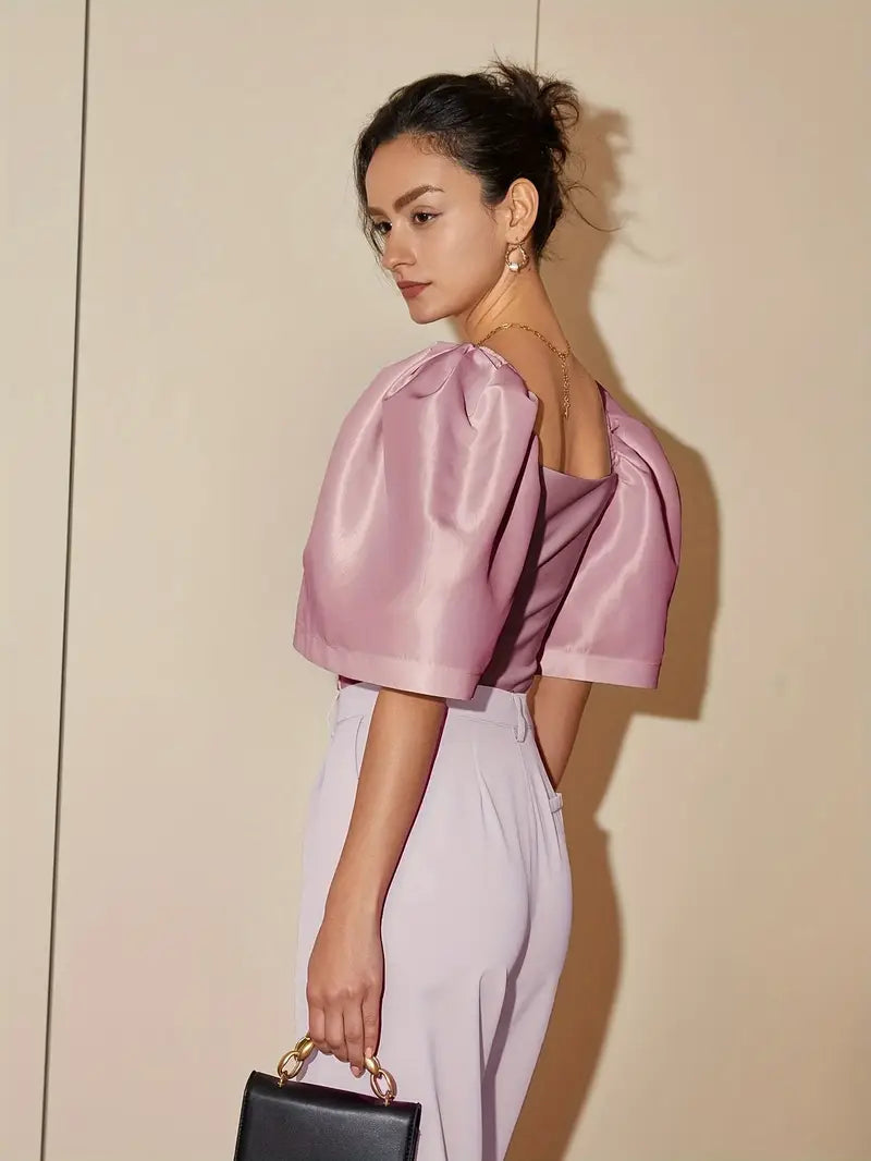Well Tailored Blouse with a Graceful Silhouette