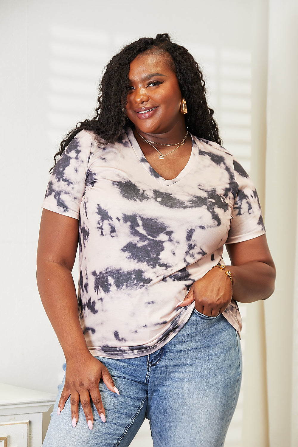Effortlessly Elegant T-Shirt with a Timeless Design