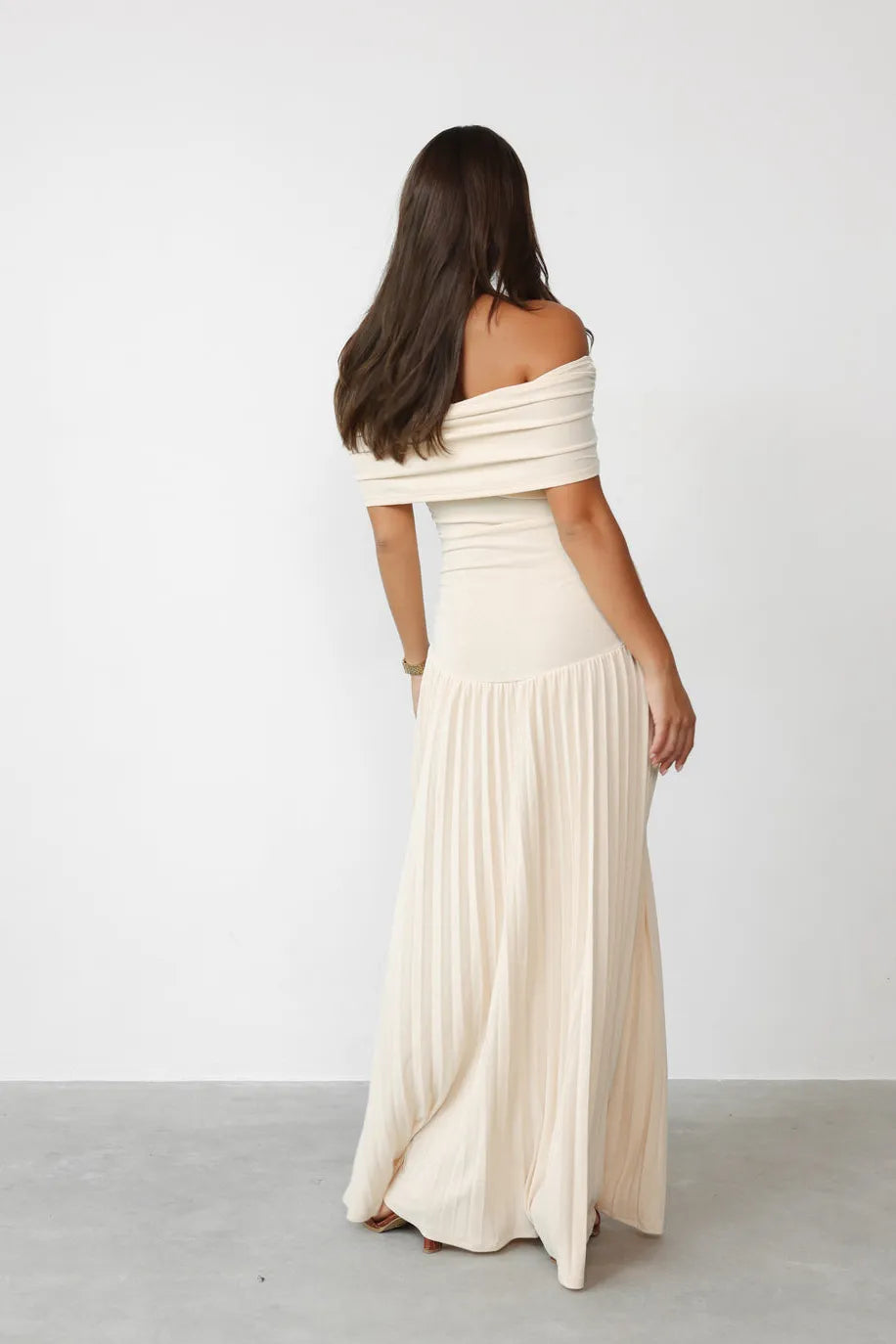 Effortlessly Elegant Dress with a Timeless Design