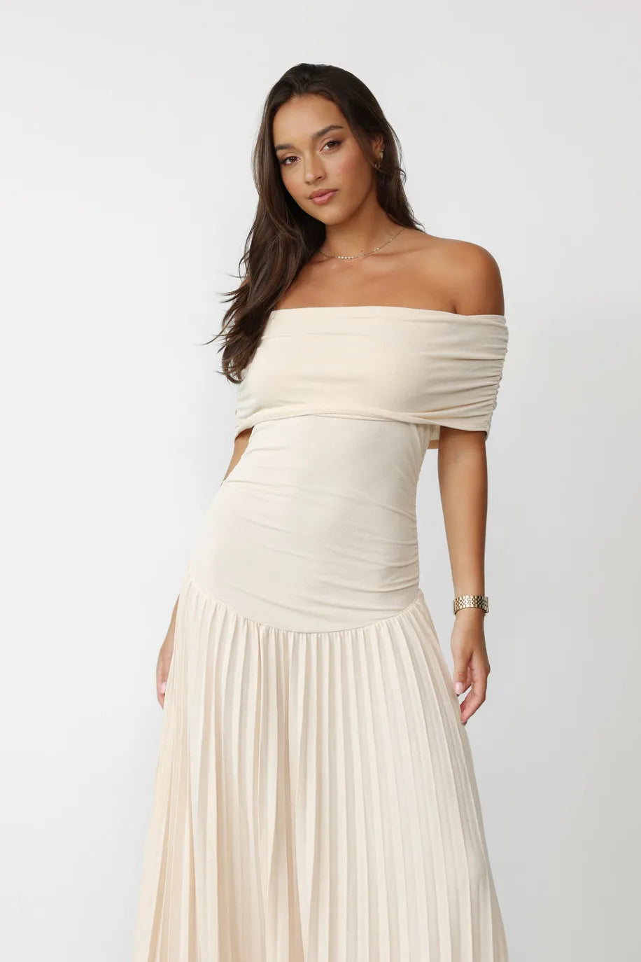 Effortlessly Elegant Dress with a Timeless Design
