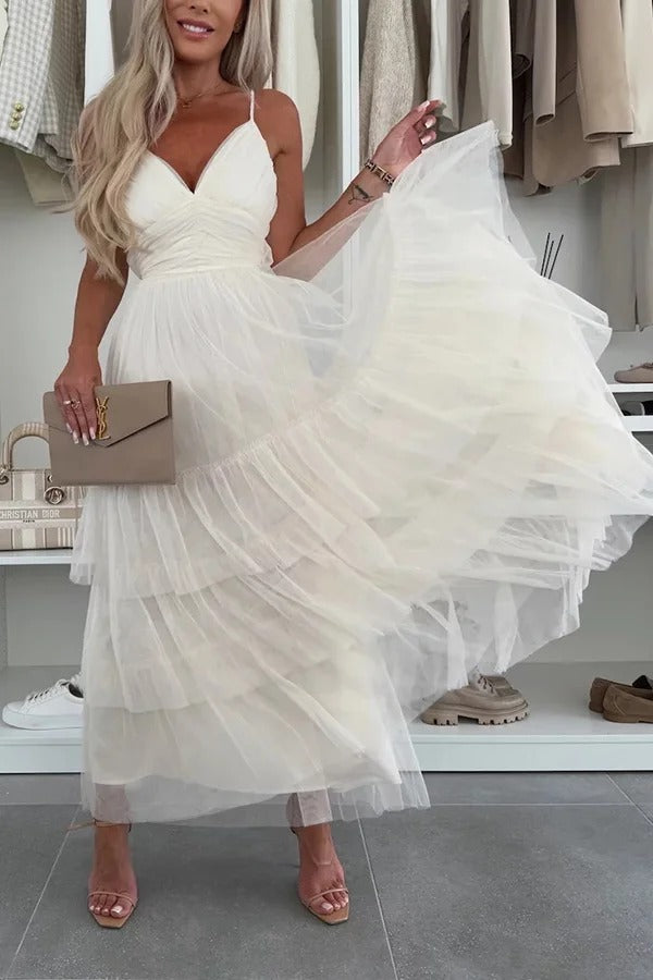 Beautifully Finished Dress in a Timeless Design