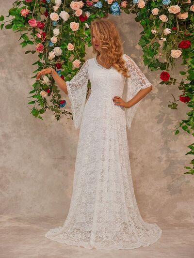 Beautifully Finished Dress in a Timeless Design