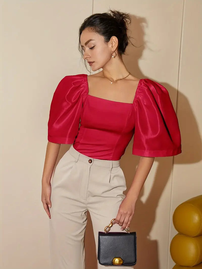Well Tailored Blouse with a Graceful Silhouette