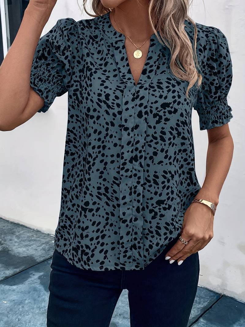 Effortlessly Elegant Blouse with a Timeless Design