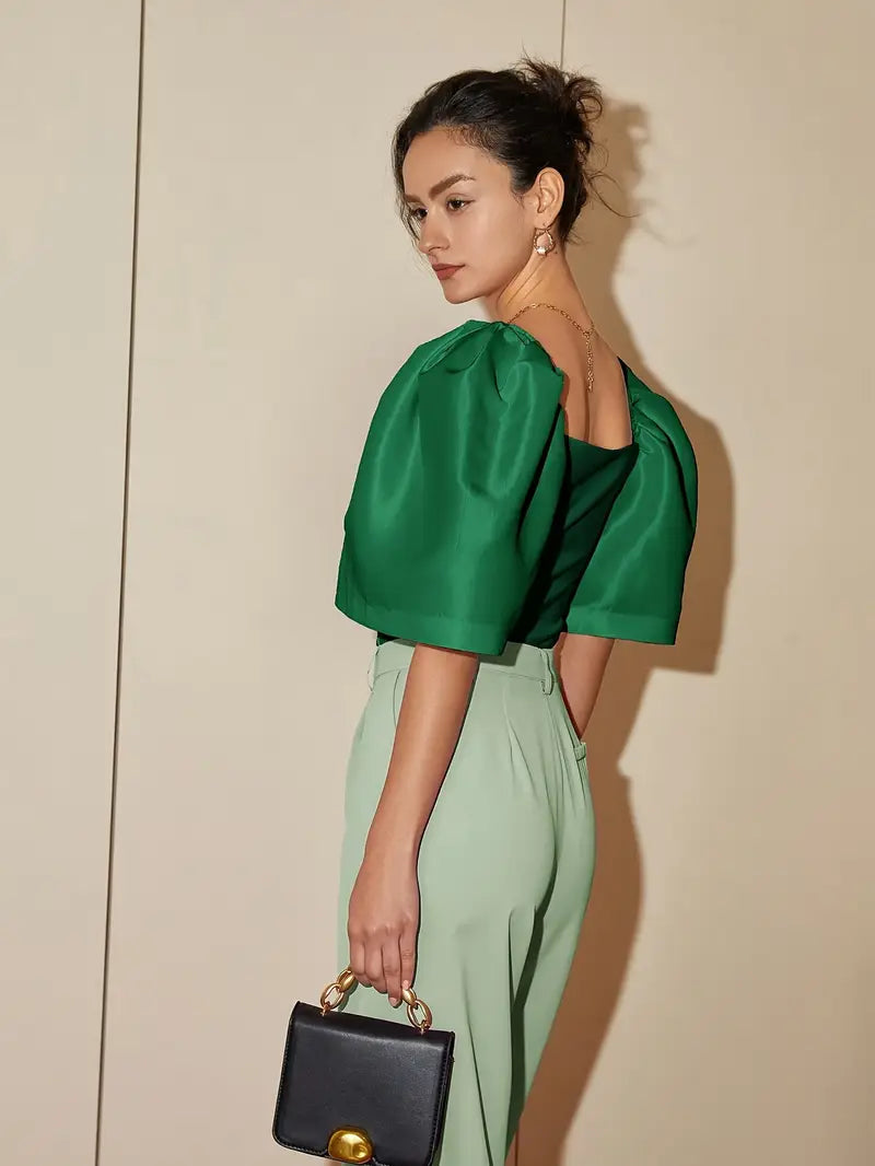 Well Tailored Blouse with a Graceful Silhouette