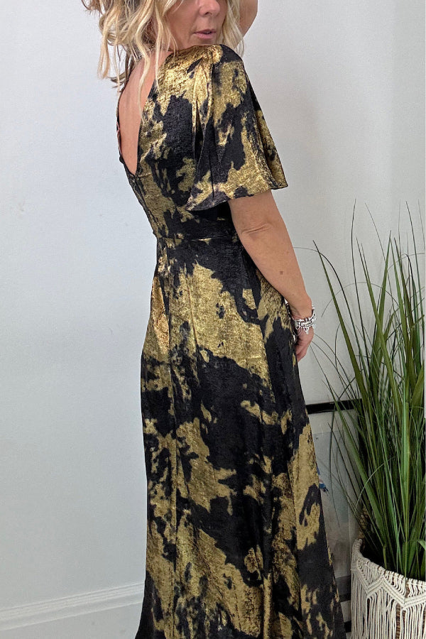 Classic Vintage Dress with a Flattering Fit