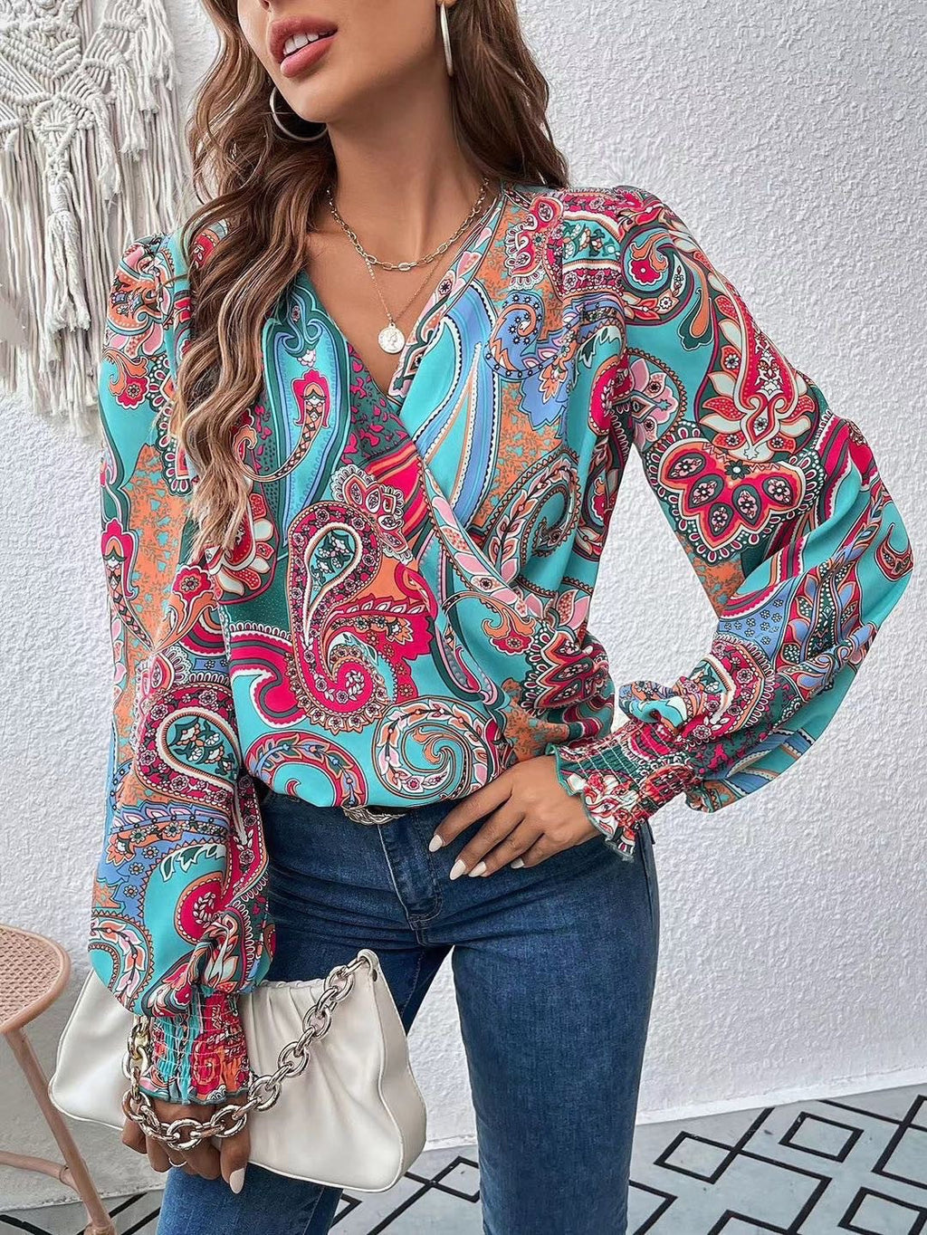 Well Tailored Blouse with a Graceful Silhouette