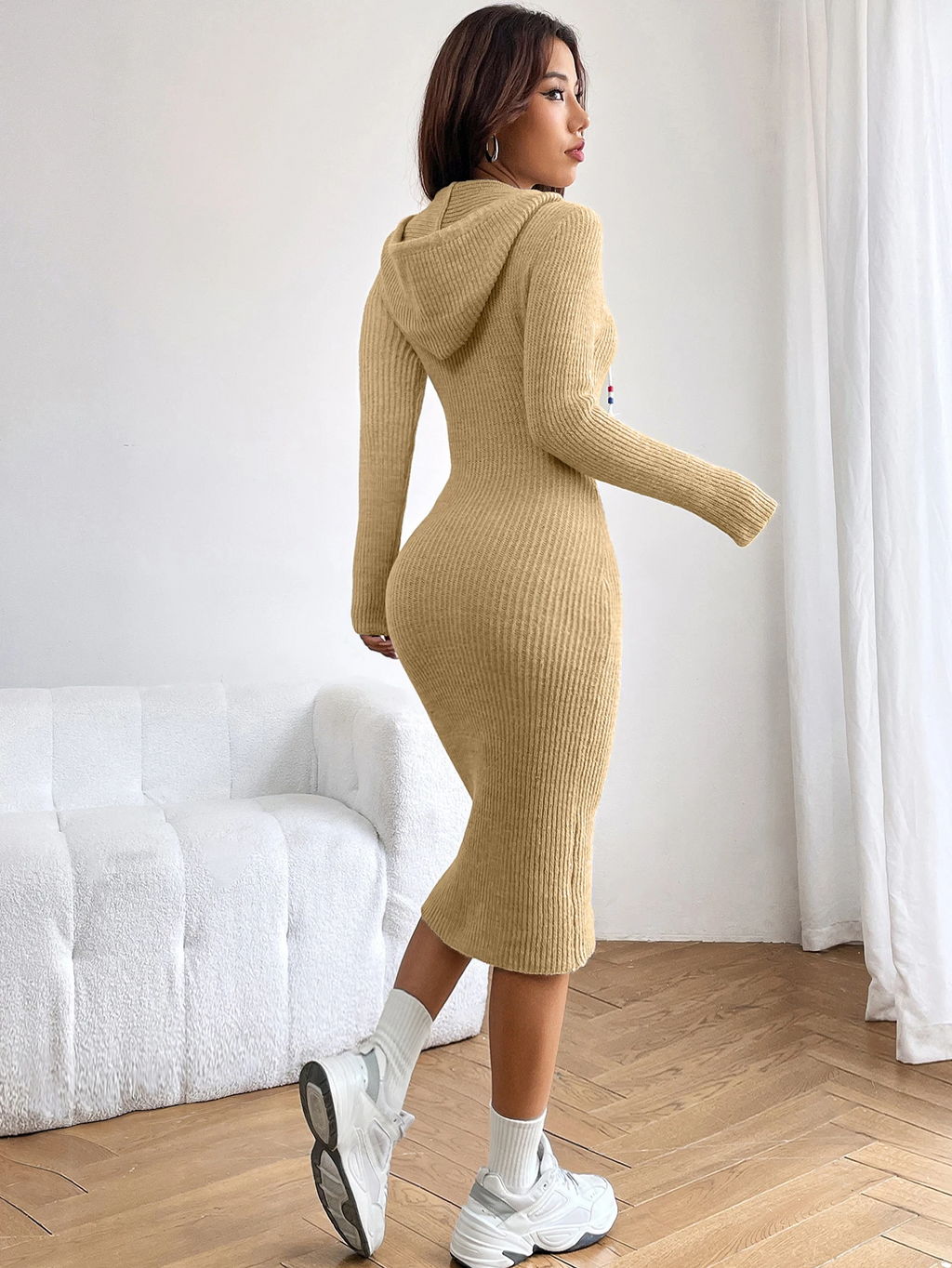 Well Tailored Dress with a Graceful Silhouette
