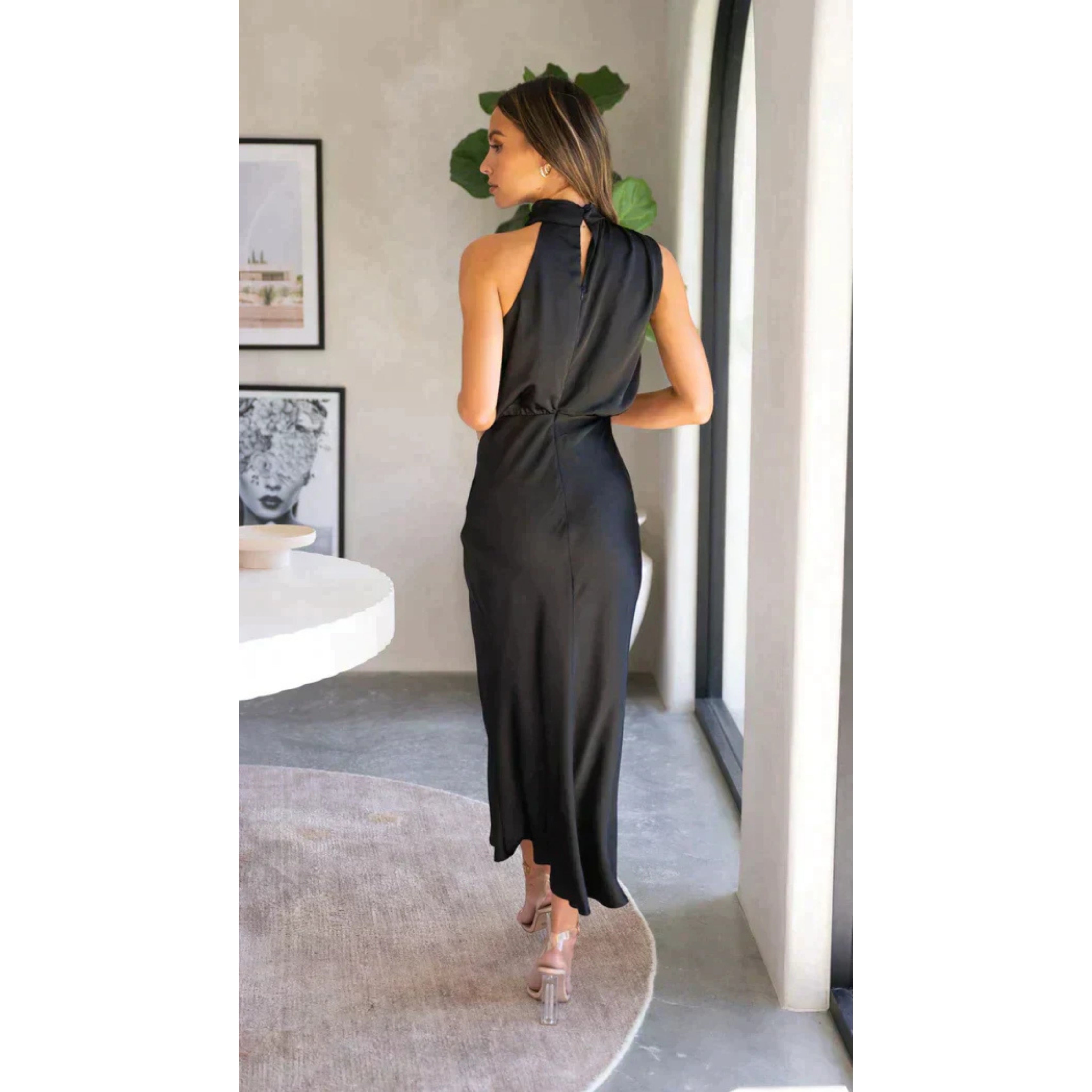 Beautifully Crafted Dress in a Classic Style