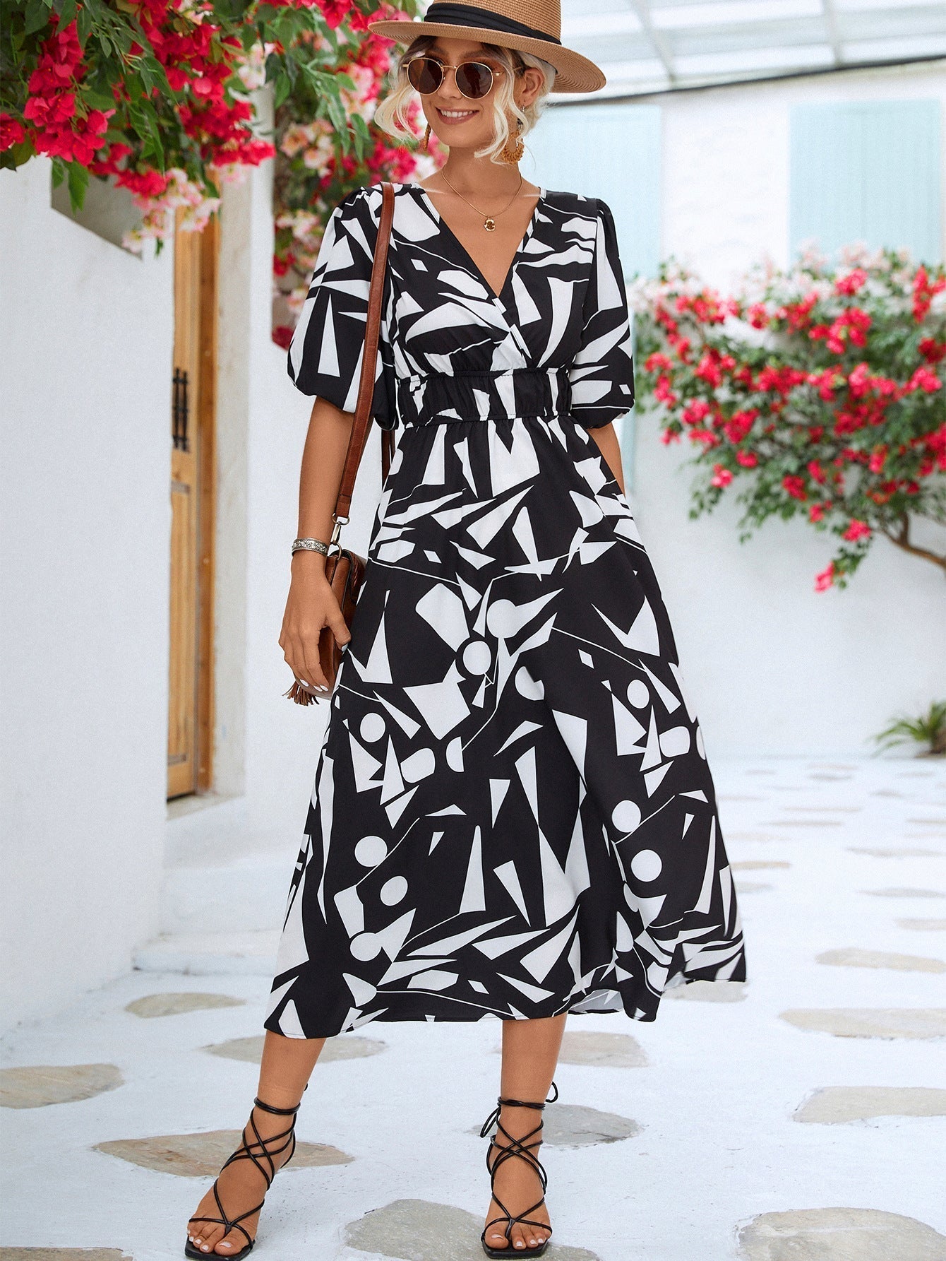 Well Tailored Dress with a Graceful Silhouette
