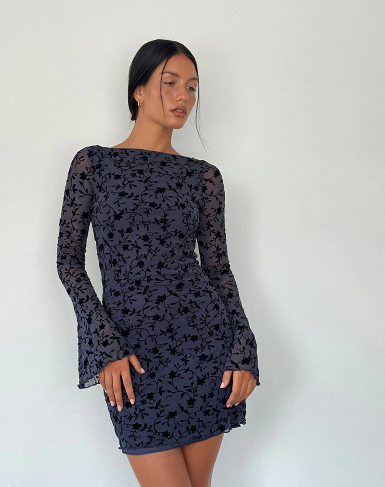 Beautifully Finished Dress in a Timeless Design