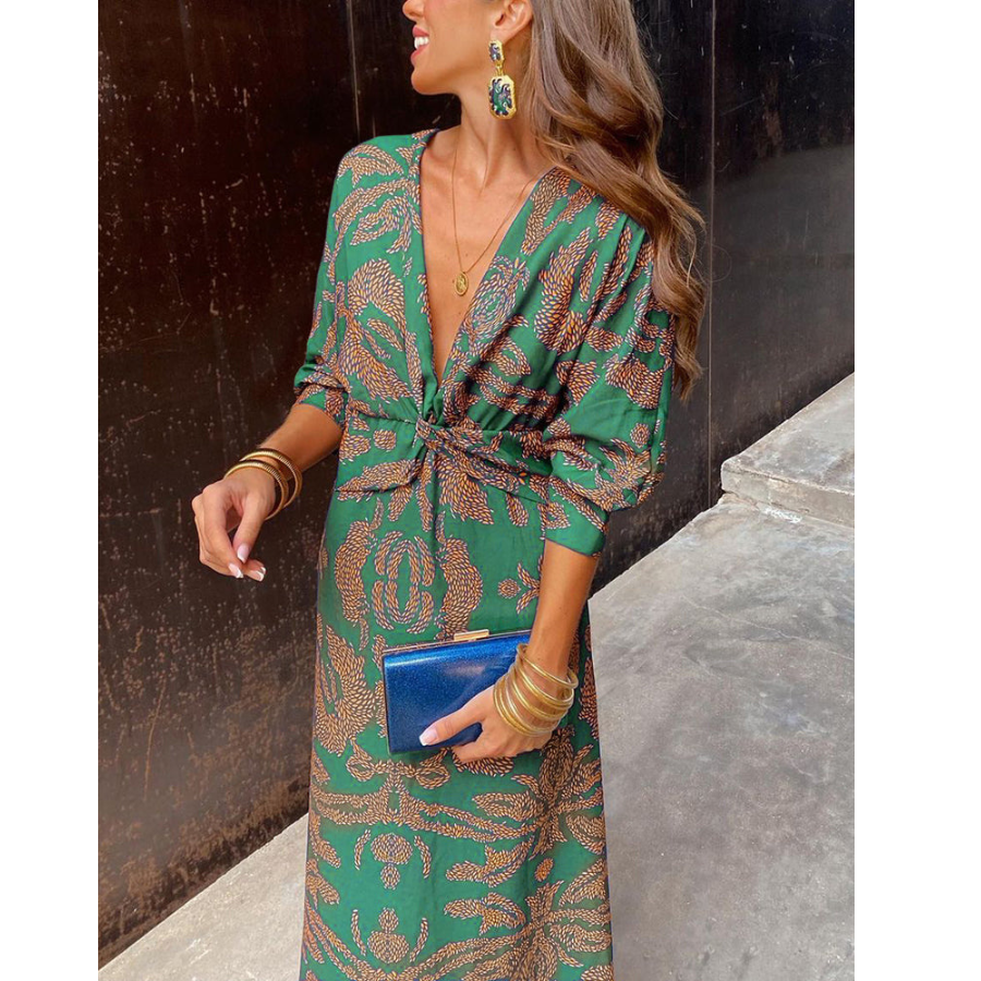 Well Tailored Dress with a Graceful Silhouette