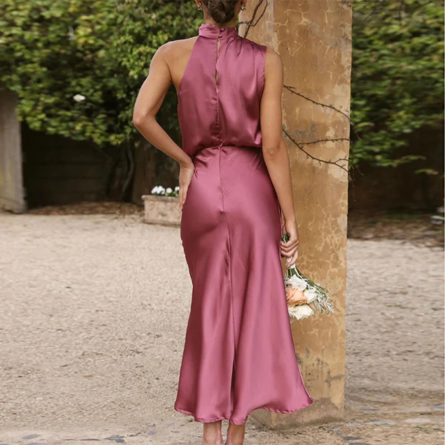 Beautifully Crafted Dress in a Classic Style