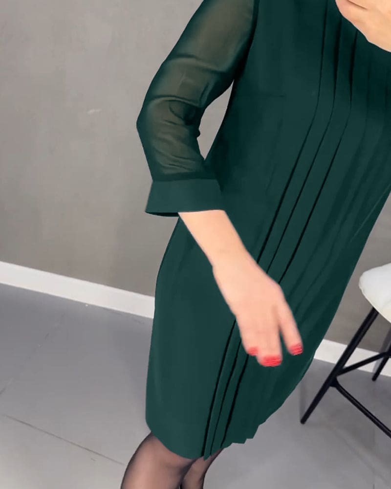 Well Tailored Dress with a Graceful Silhouette