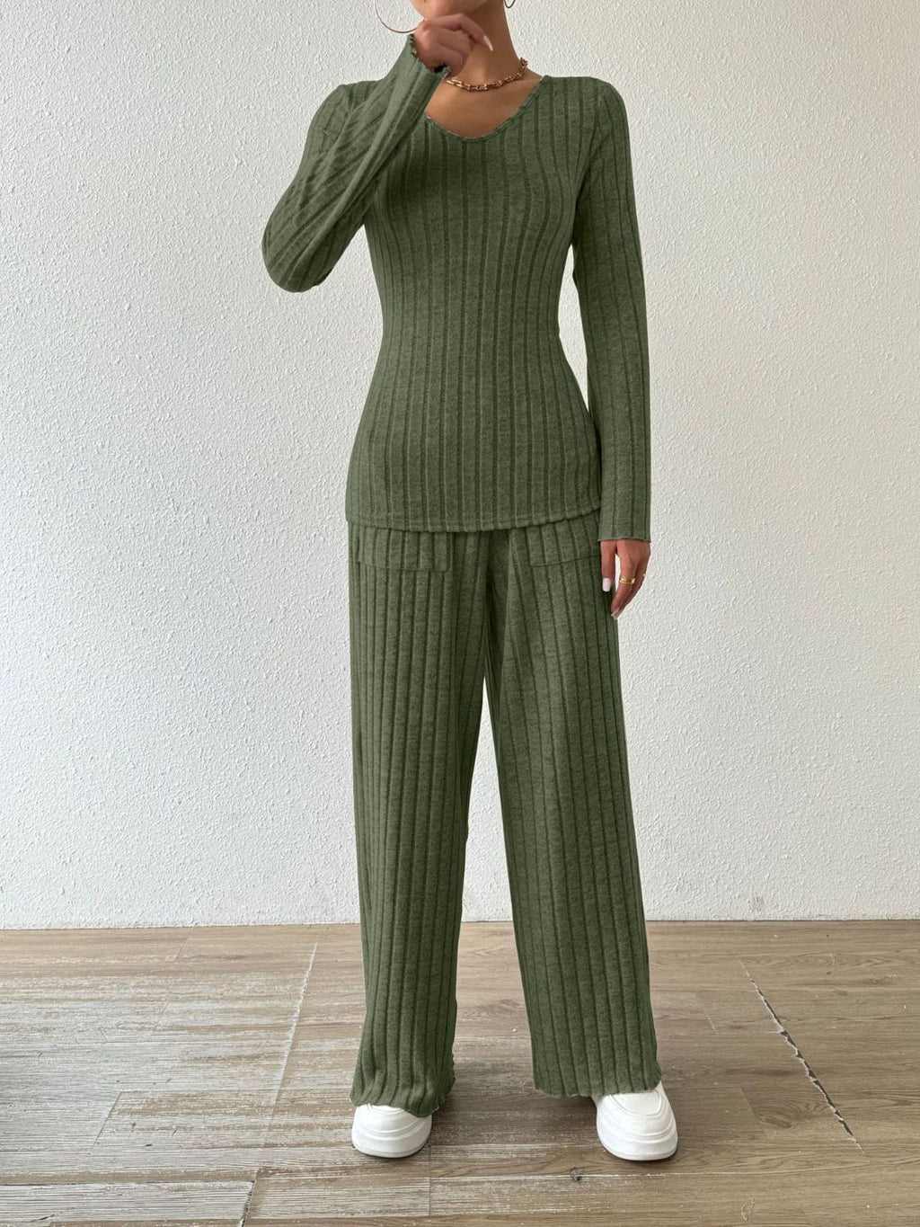 Sophisticated Trousers with a Clean Classic Look