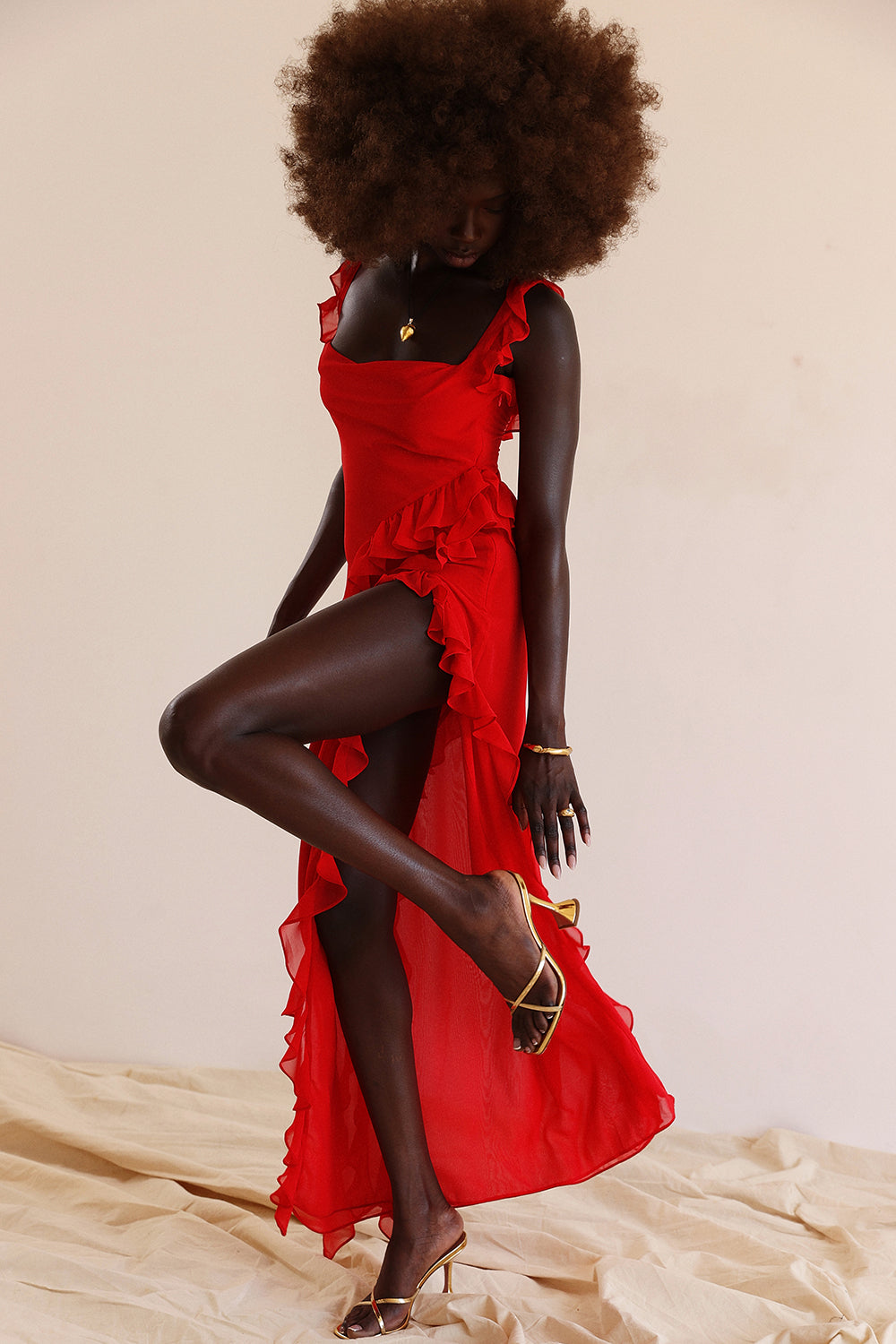 Beautifully Finished Dress in a Timeless Design
