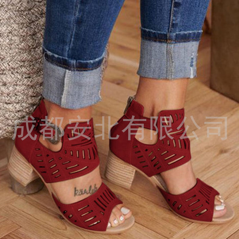 Chic Orthopedic Sandals with Unique Design