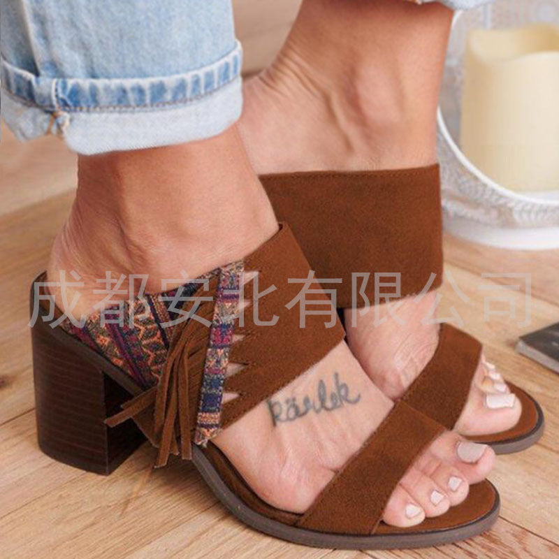 Chic Orthopedic Sandals with Unique Design