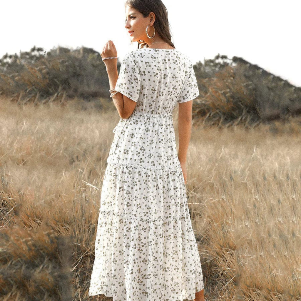 Effortlessly Elegant Dress with a Timeless Design
