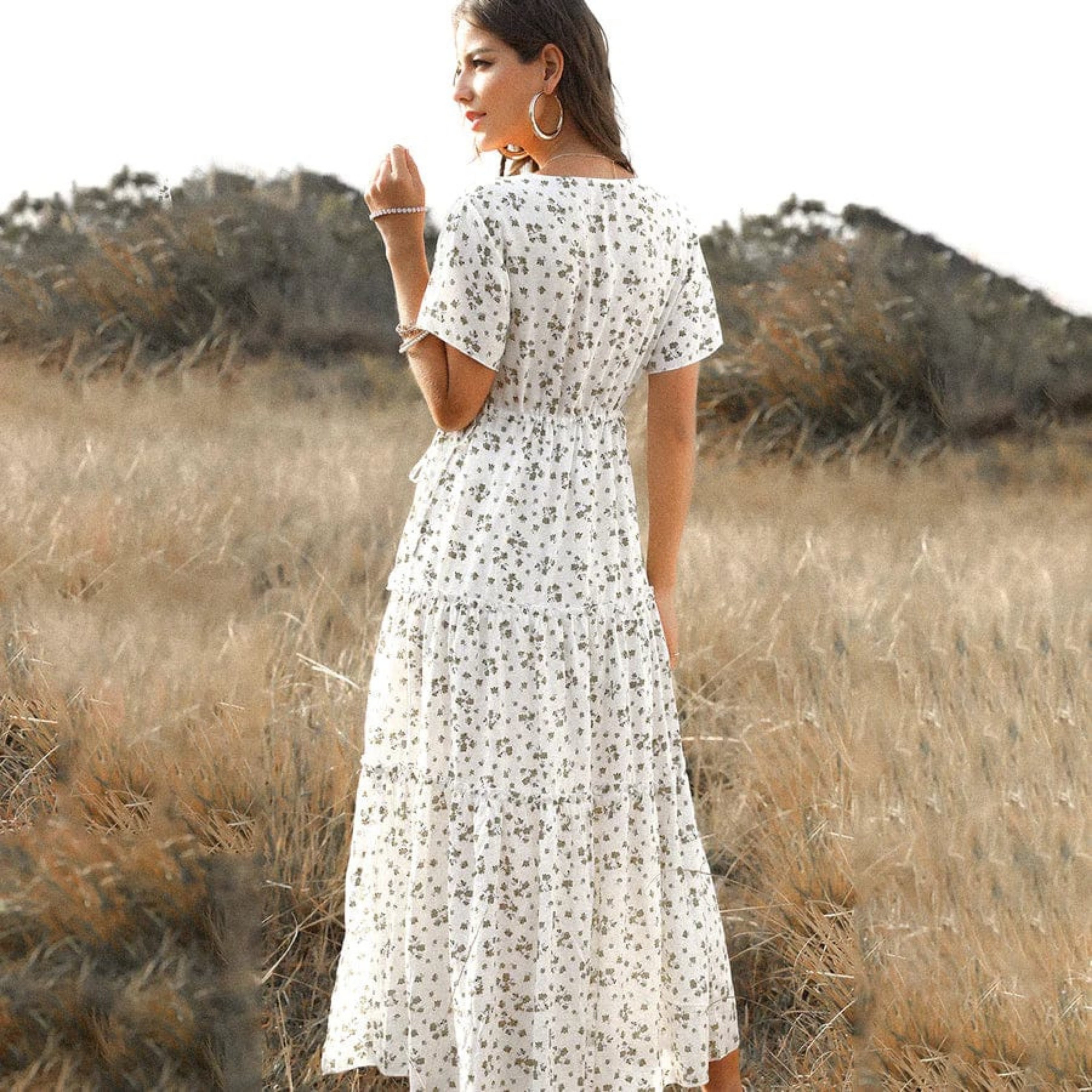 Effortlessly Elegant Dress with a Timeless Design