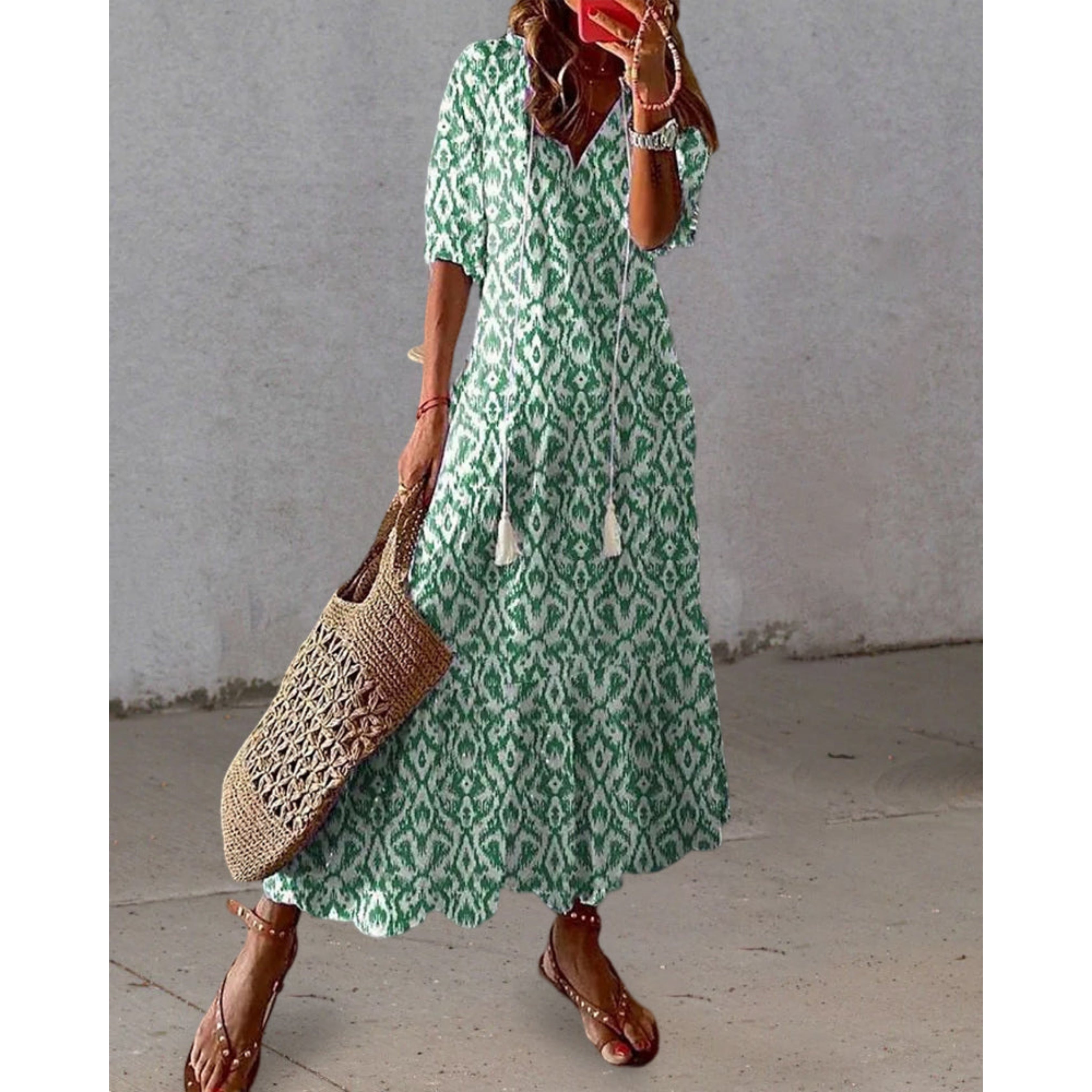 Effortlessly Elegant Dress with a Timeless Design