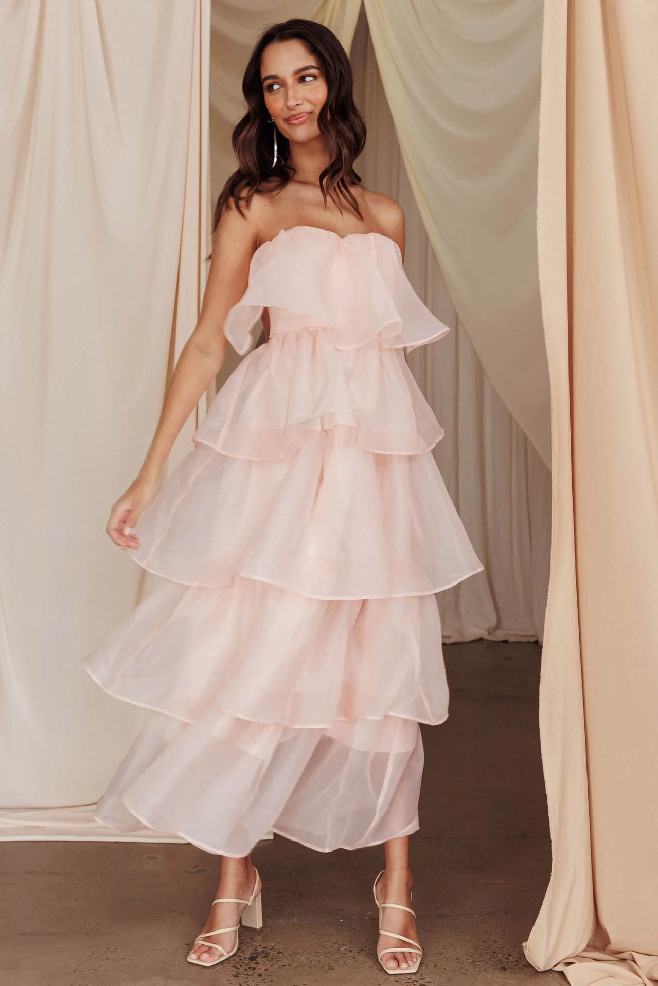 Well Tailored Dress with a Graceful Silhouette