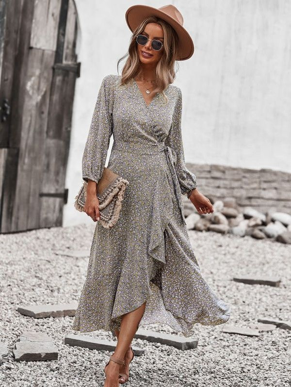 Effortlessly Elegant Dress with a Timeless Design