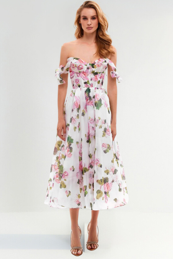 Well Tailored Dress with a Graceful Silhouette