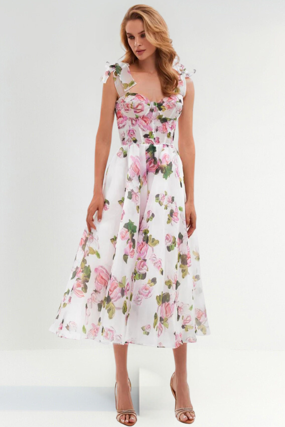 Well Tailored Dress with a Graceful Silhouette