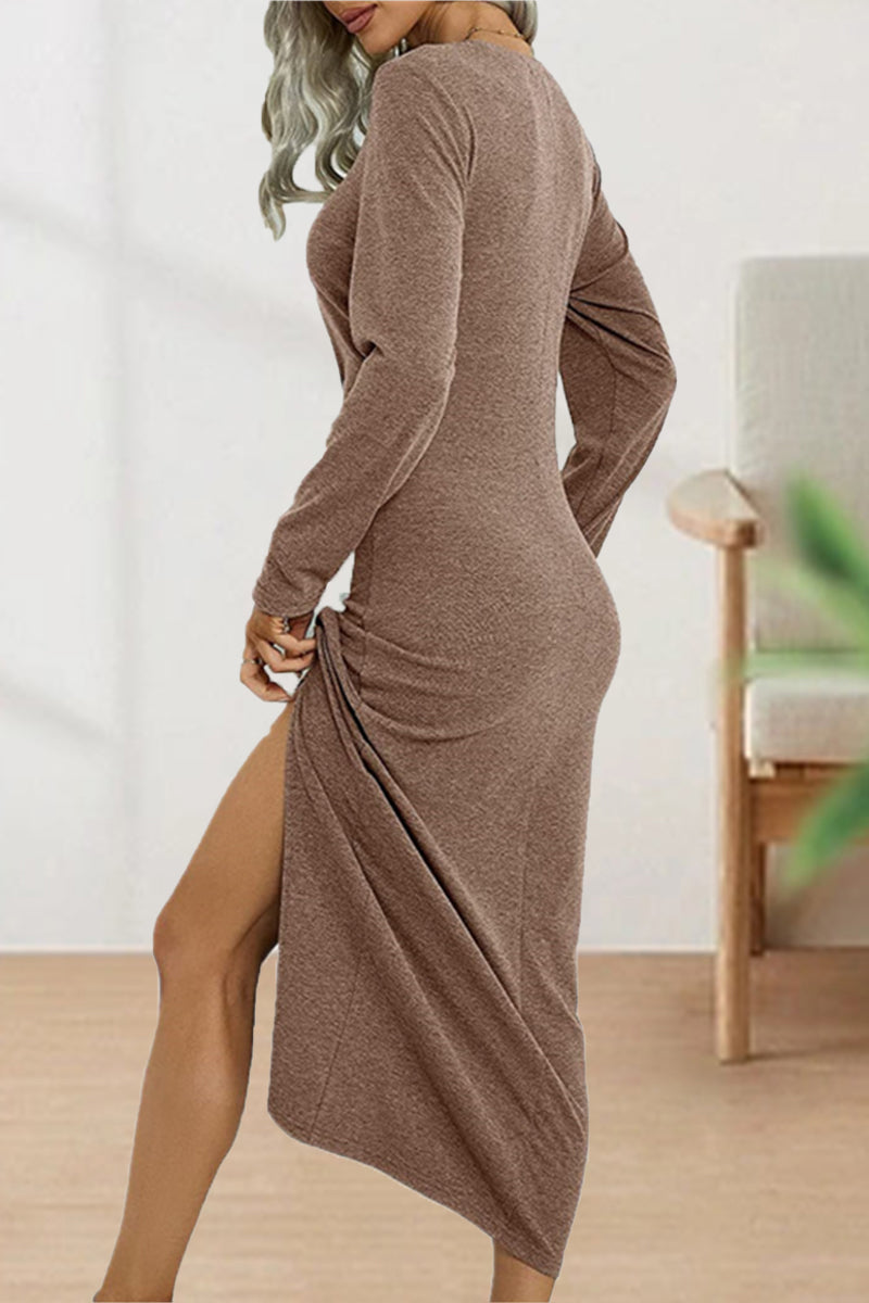 Beautifully Finished Dress in a Timeless Design