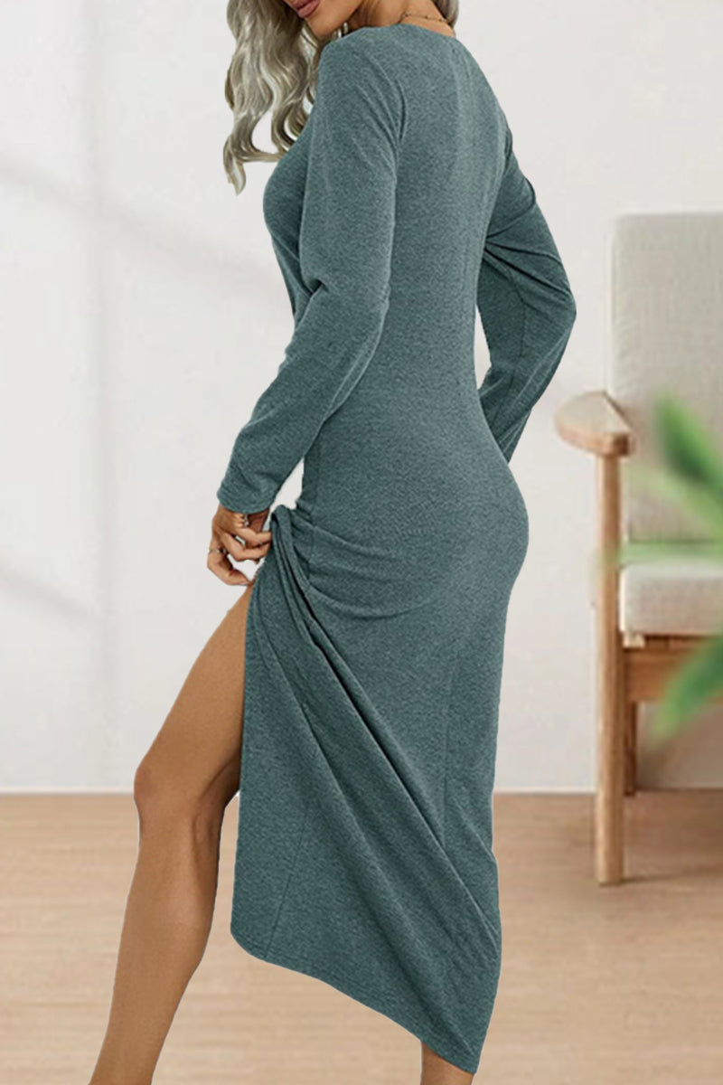 Beautifully Finished Dress in a Timeless Design