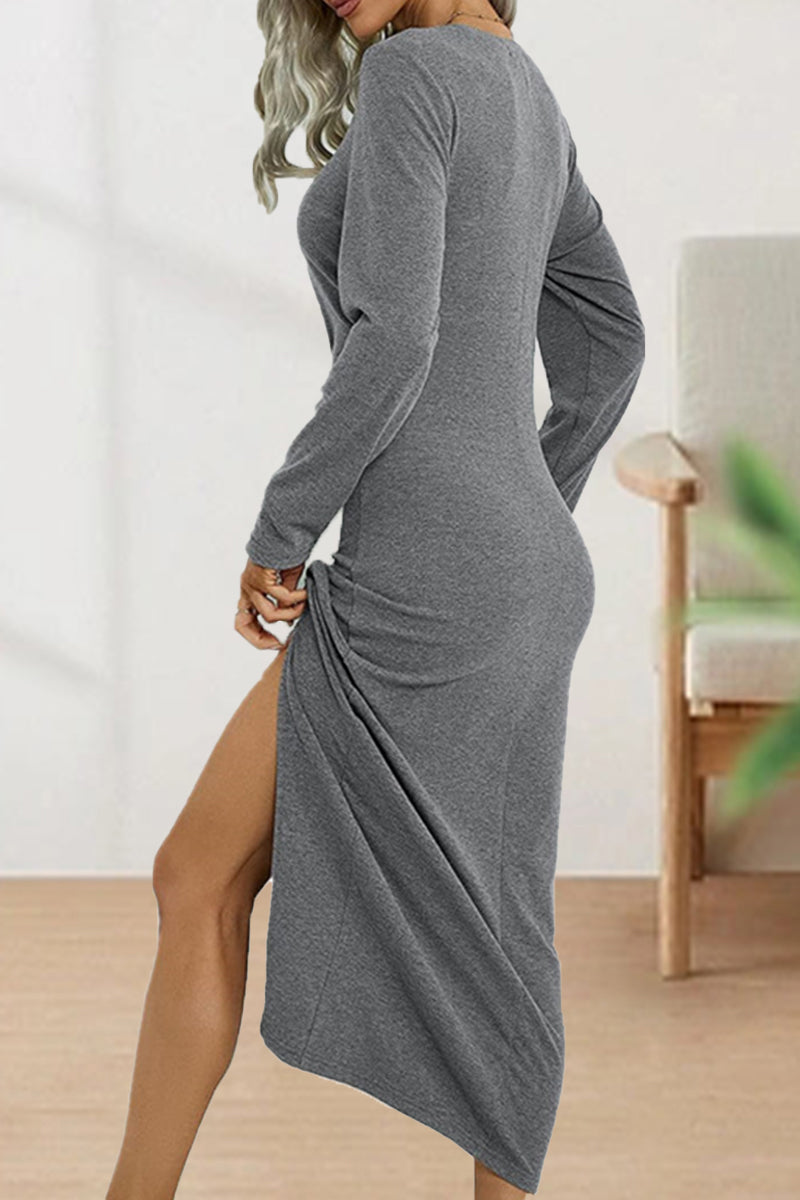 Beautifully Finished Dress in a Timeless Design