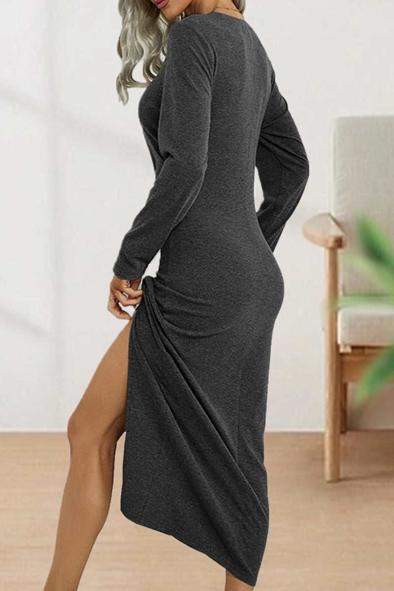 Beautifully Finished Dress in a Timeless Design