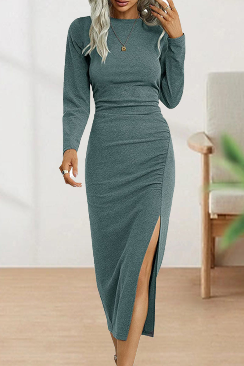Beautifully Finished Dress in a Timeless Design