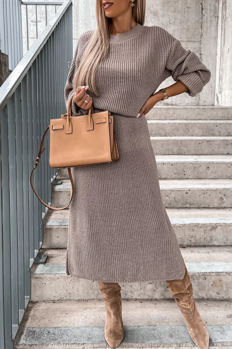 Beautifully Finished Dress in a Timeless Design