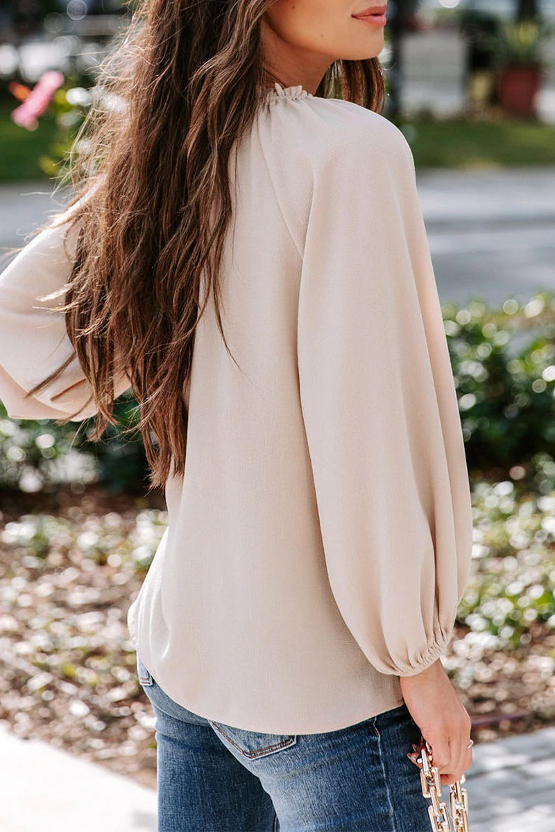 Well Tailored Blouse with a Graceful Silhouette