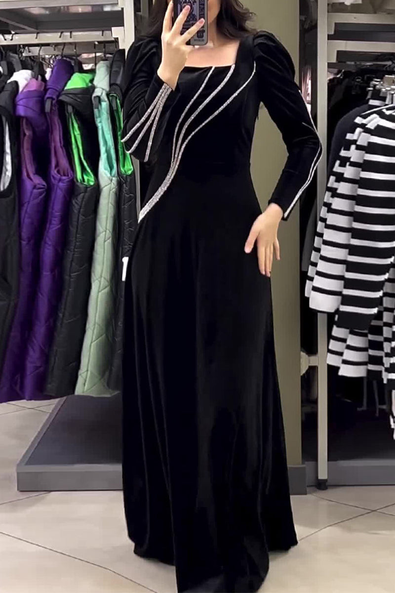 Beautifully Finished Dress in a Timeless Design