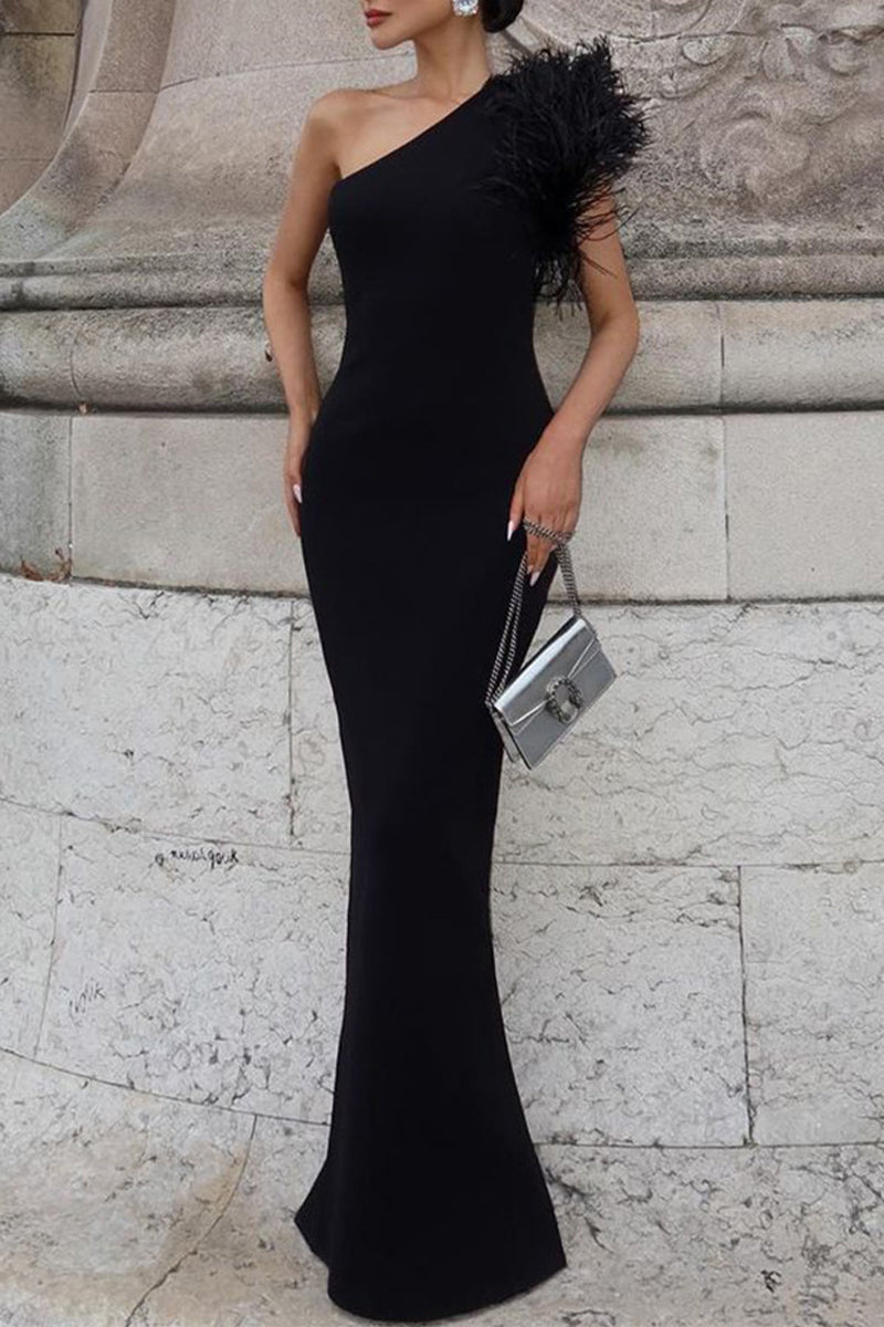 Beautifully Finished Dress in a Timeless Design