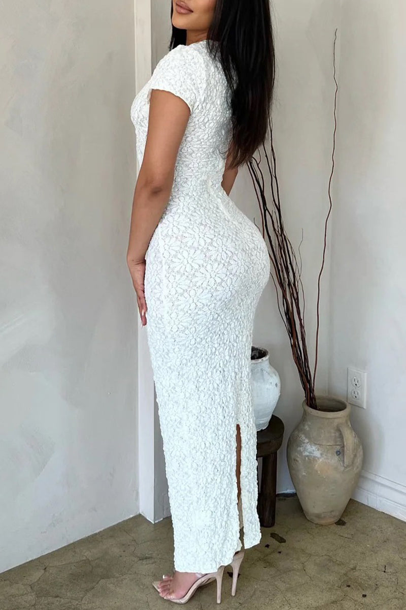 Beautifully Finished Dress in a Timeless Design