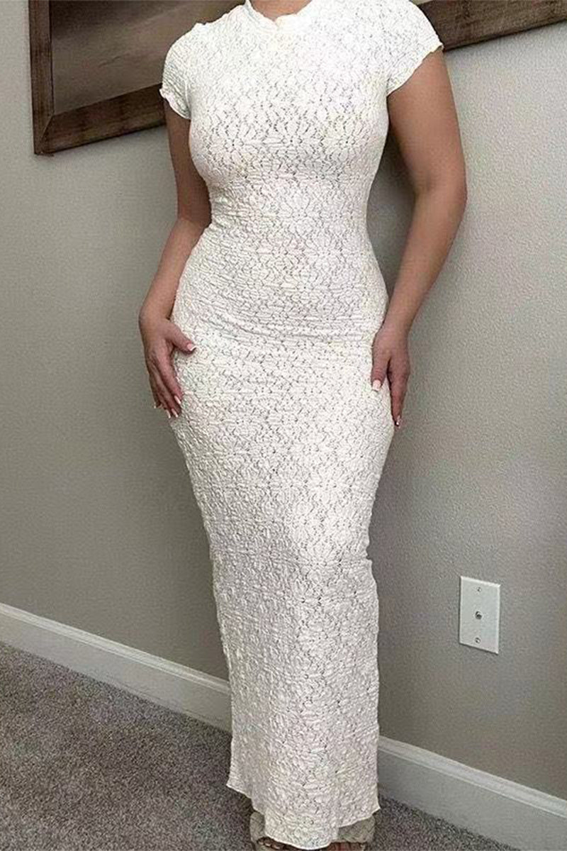 Beautifully Finished Dress in a Timeless Design