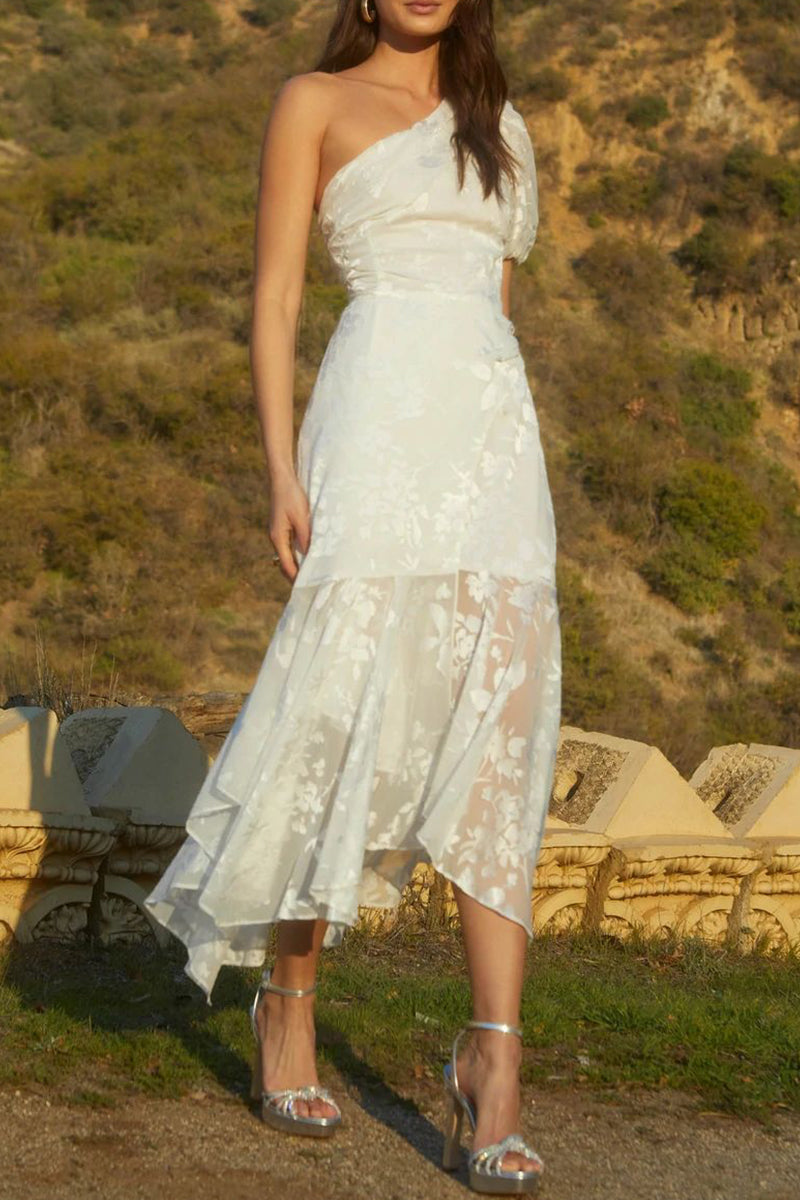 Beautifully Finished Dress in a Timeless Design