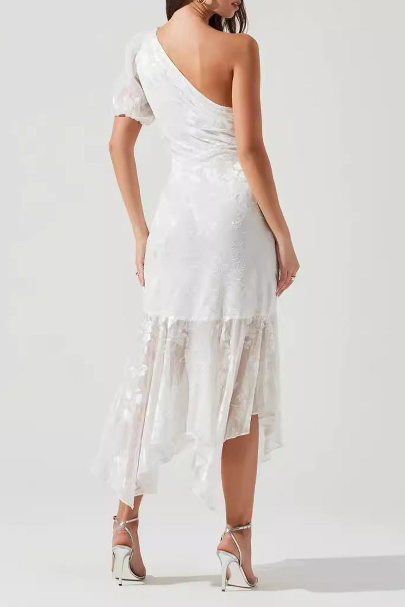 Beautifully Finished Dress in a Timeless Design