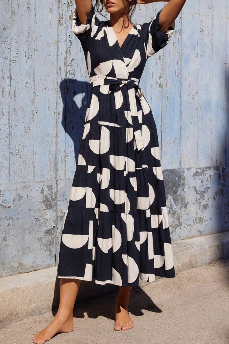 Beautifully Finished Dress in a Timeless Design
