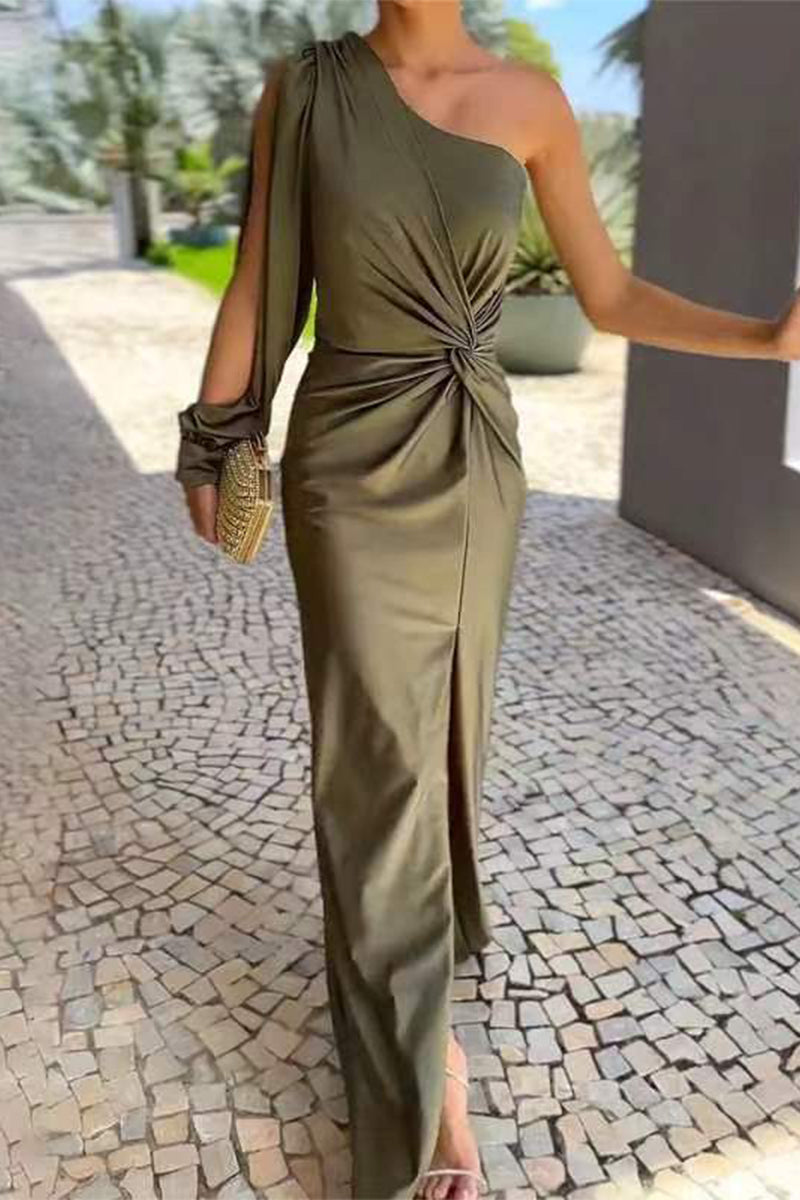 Well Tailored Dress with a Graceful Silhouette
