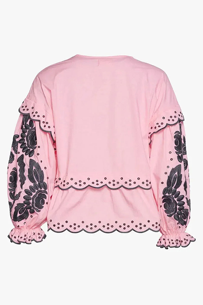 Classic Vintage Blouse with a Flattering Fit